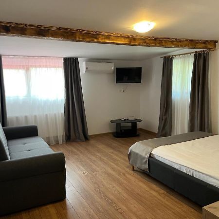 Casa Someseana Guest House Gilgau ภายนอก รูปภาพ