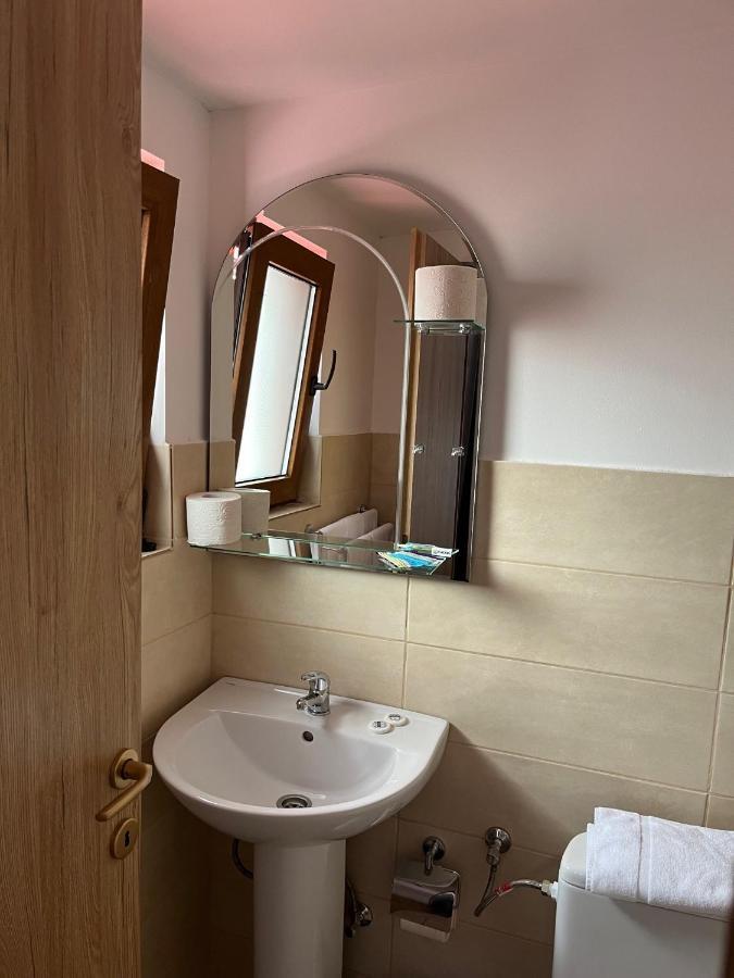 Casa Someseana Guest House Gilgau ภายนอก รูปภาพ