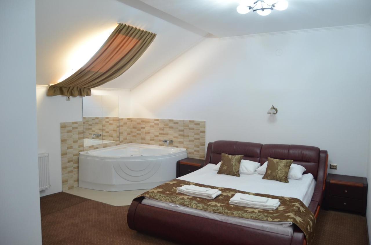 Casa Someseana Guest House Gilgau ภายนอก รูปภาพ