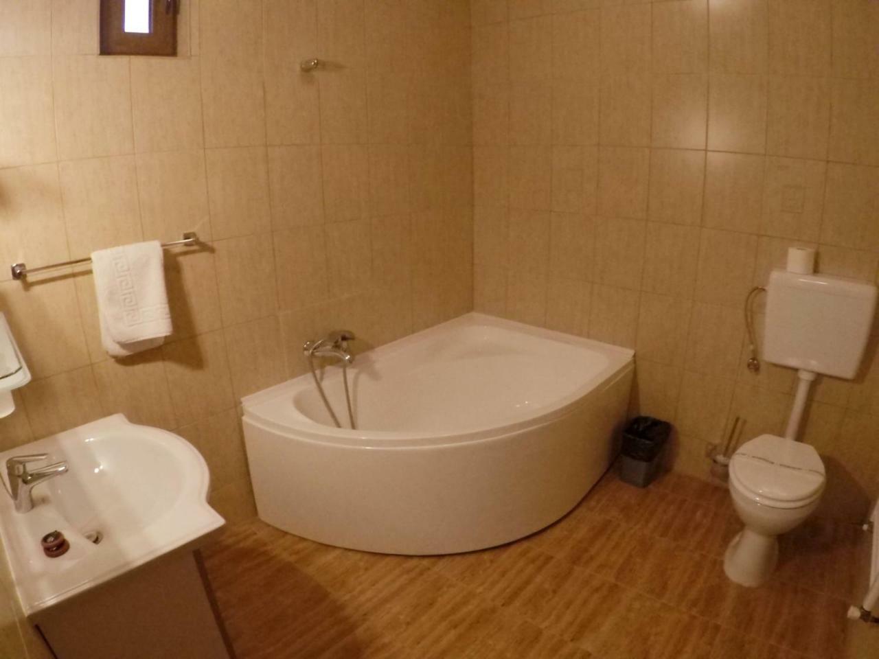 Casa Someseana Guest House Gilgau ภายนอก รูปภาพ