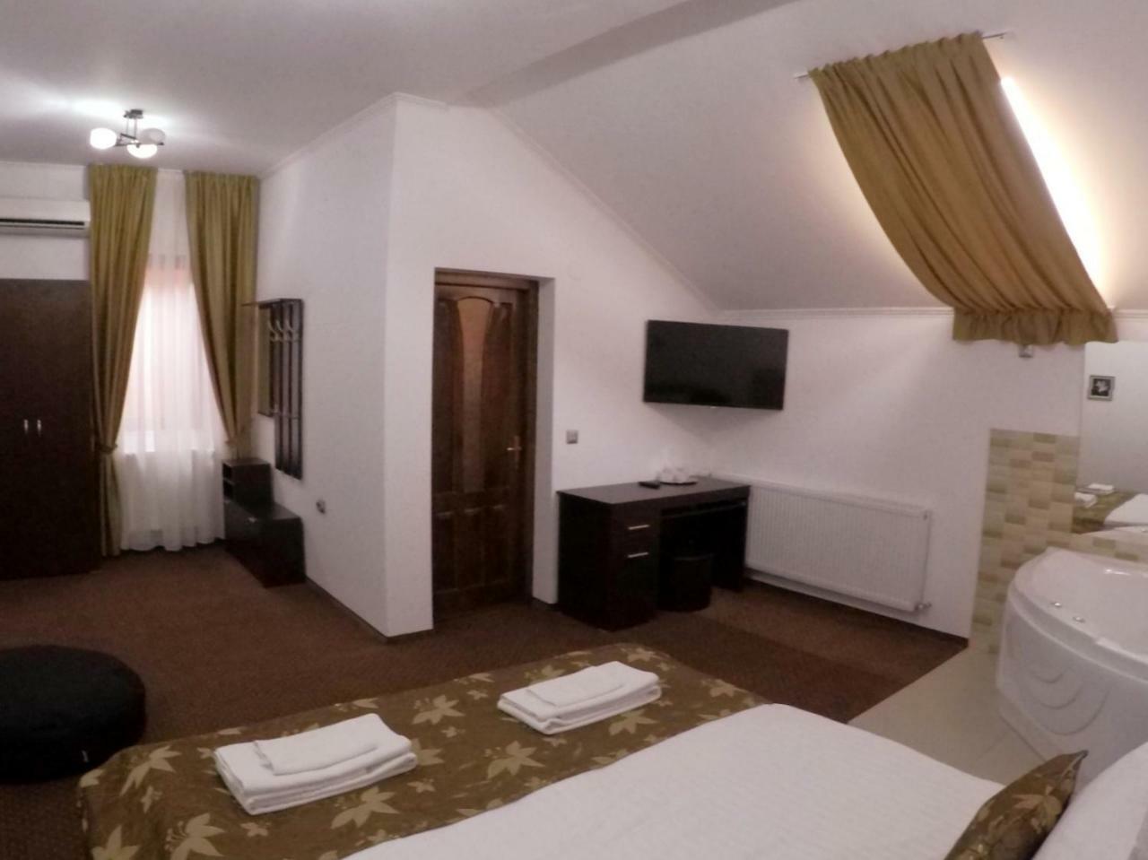 Casa Someseana Guest House Gilgau ภายนอก รูปภาพ