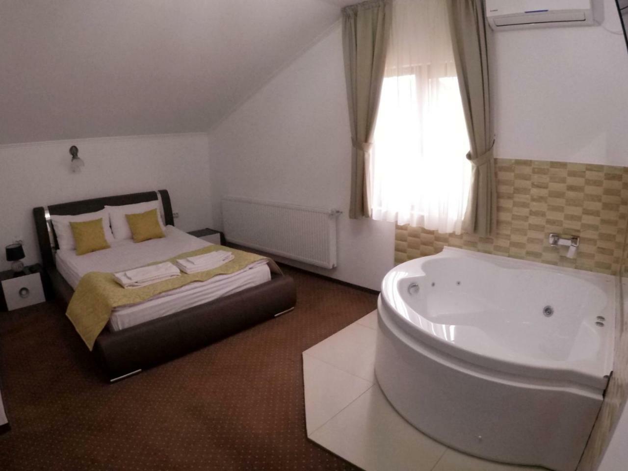 Casa Someseana Guest House Gilgau ภายนอก รูปภาพ
